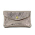 Portefeuille pochette passeport cuir isiré Taupe main image