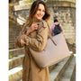Vue princ. du Grand sac à main cours femme taupe en cuir synthétique par Flora & co.