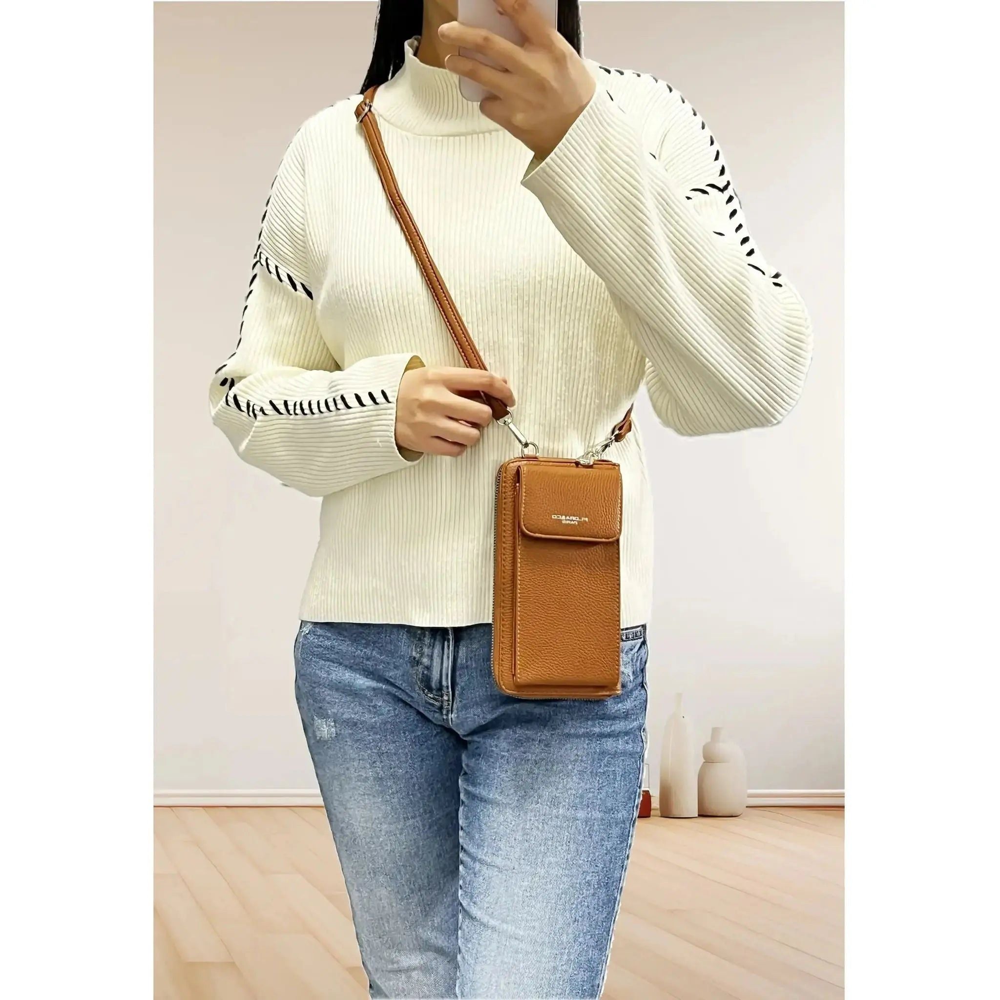 Vue 1 du Pochette téléphone bandoulière femme camel en cuir synthétique par Flora & co.