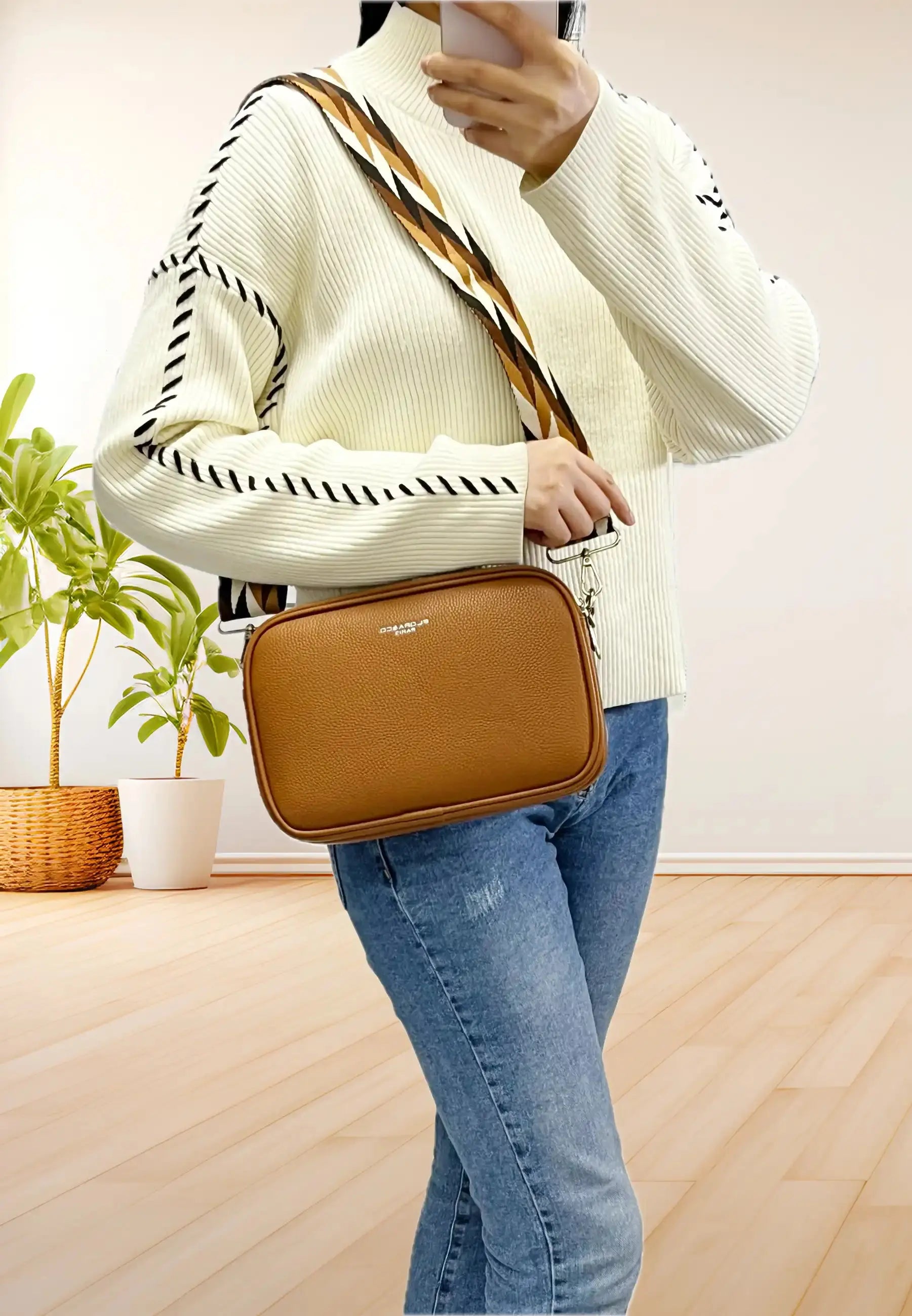 Flora & co Sac bandoulières femme multipoches camel