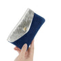 Vue 2 du Porte-monnaie cartes femme irisé suède bleu en cuir par Made in Italy.