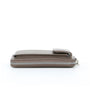 Vue 3 du Pochette téléphone bandoulière femme taupe foncé en cuir synthétique par Flora & co.