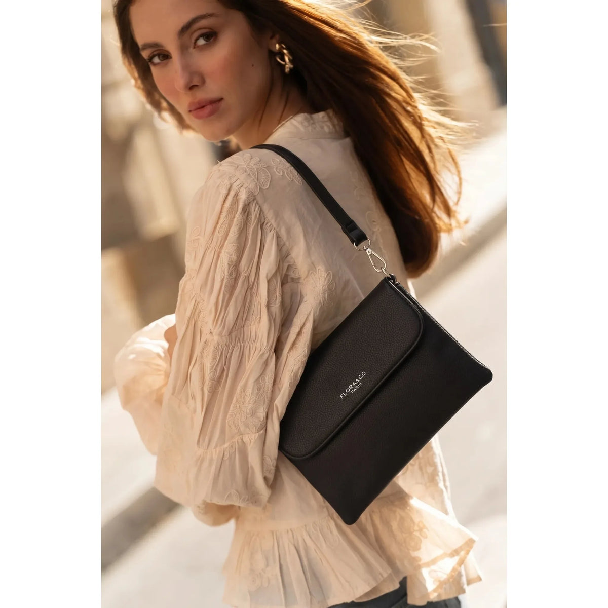 Vue 3 du Mini sac bandoulière femme souple Noir en Synthétique couleur NOIR - Detail.